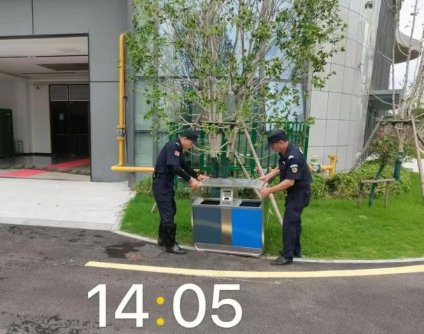 C:/Users/BA/Desktop/風(fēng)雨過(guò)后南京保安迅速行動(dòng)，恢復(fù)安“寧”面貌/4.jpg4